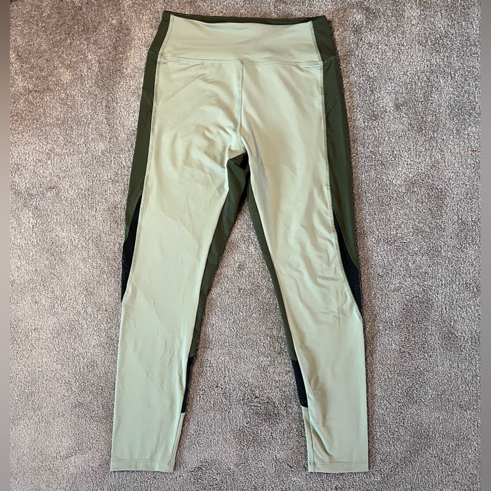 Victoria’s Secret PINK Ultimate Featherweight Leggings - Picture 5 of 9